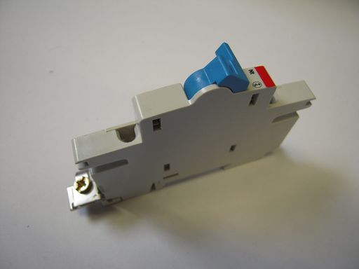 neutral isolator for miniature circuit breaker 3-poles